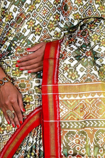 Golden White Full tisuue Single Ikat Patan Patola