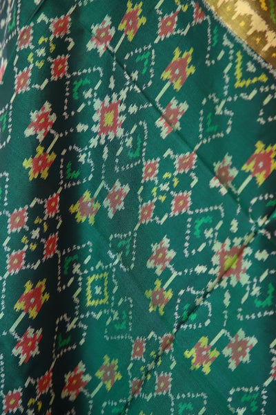 Traditional Manekchowk design in Green and Red colour