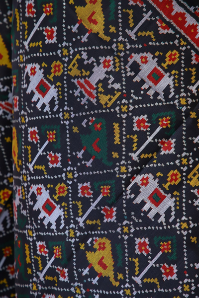 Semi double ikat dupatta in traditional Narikunj design with Red and Black colour