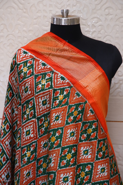 Single ikat dupatta in Red and Green combination with Paan Chanda Bhat design